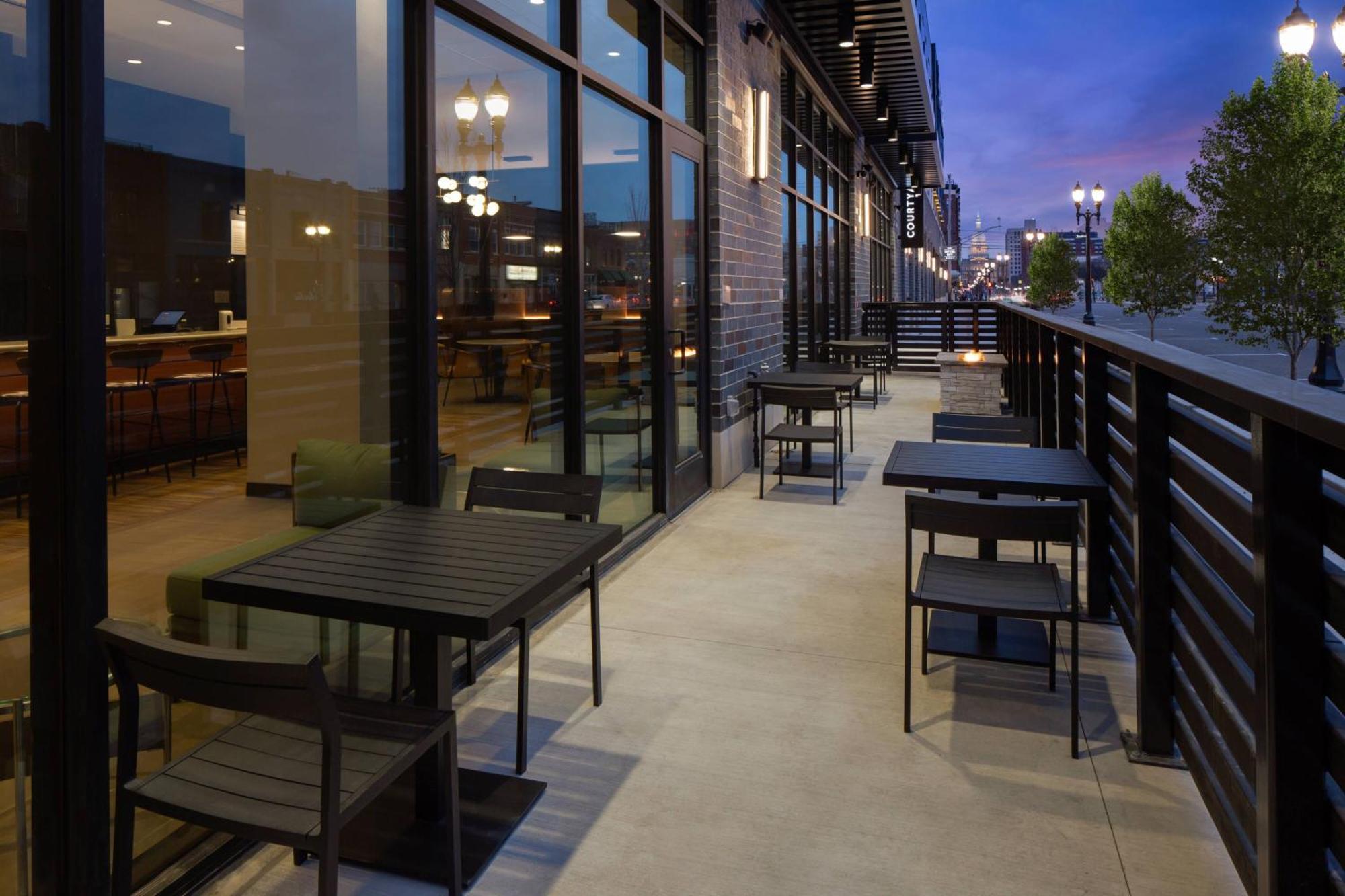 Courtyard By Marriott Lansing Downtown Exterior foto