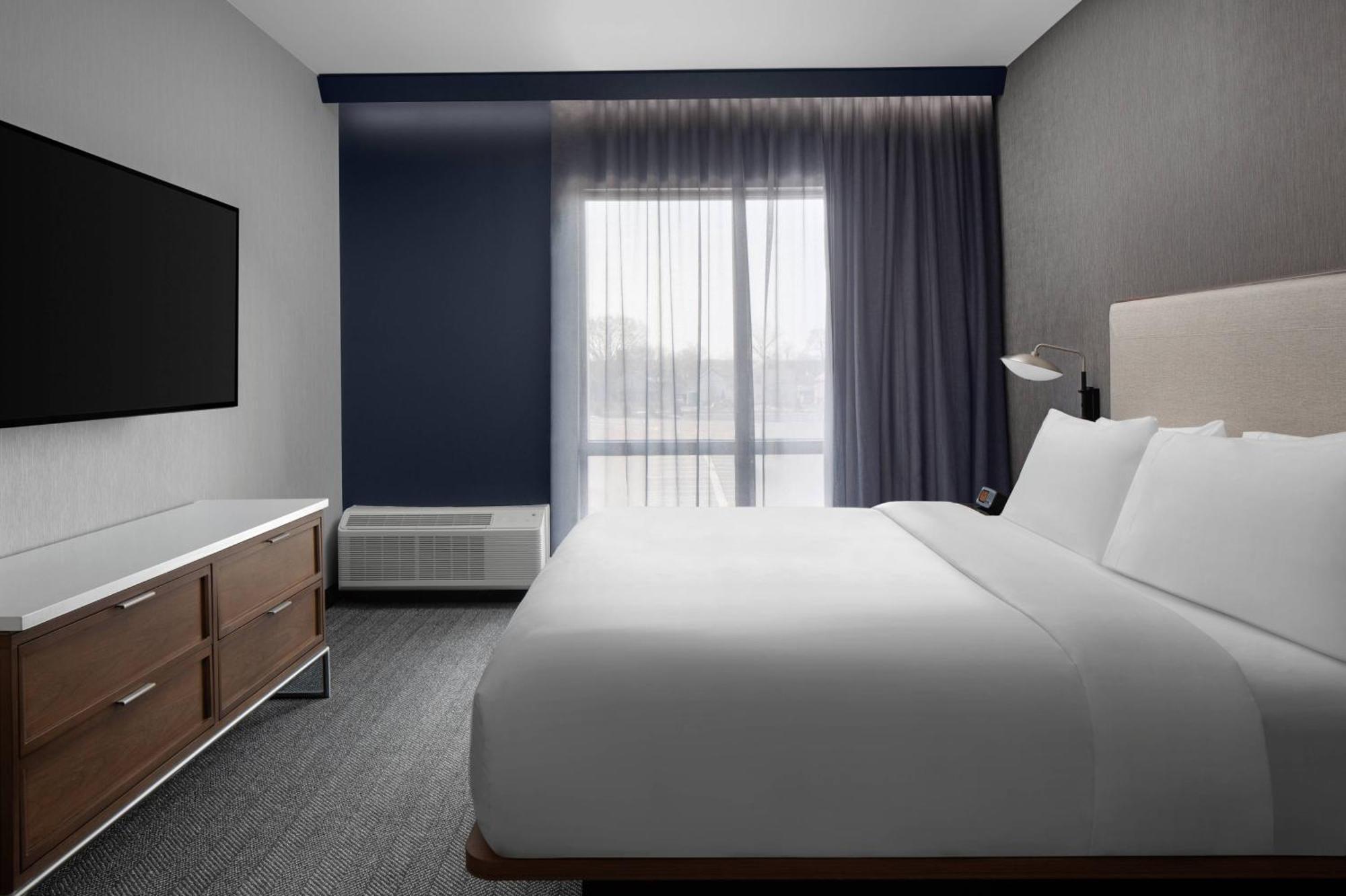 Courtyard By Marriott Lansing Downtown Exterior foto