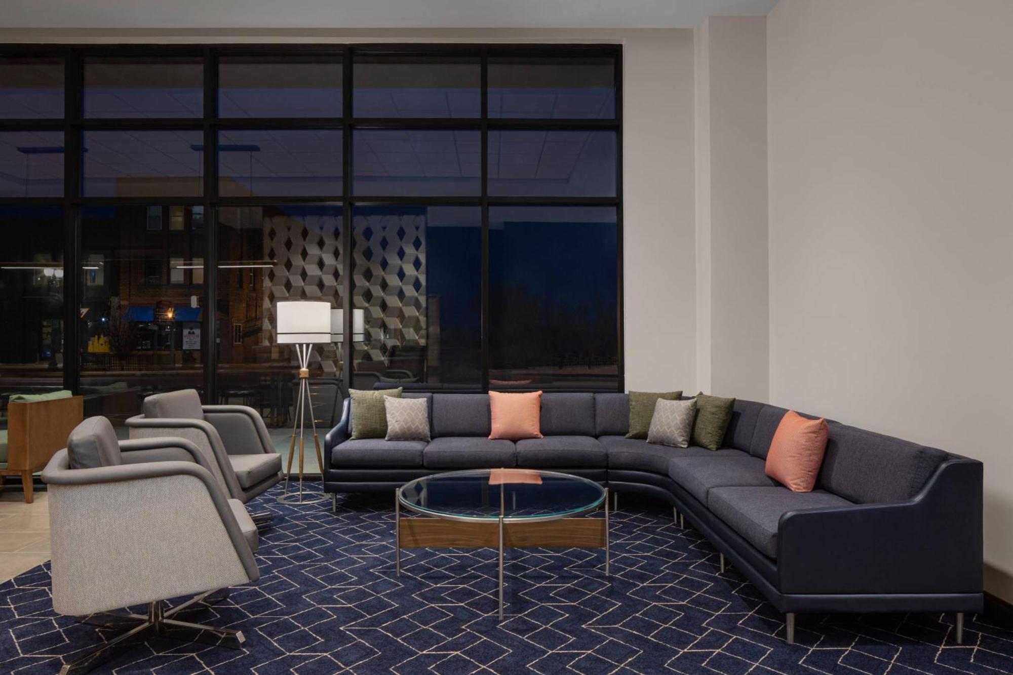 Courtyard By Marriott Lansing Downtown Exterior foto