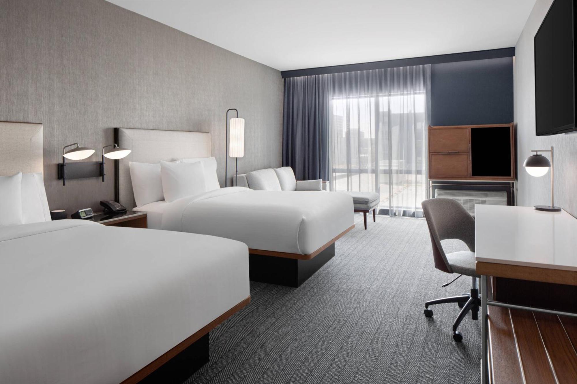 Courtyard By Marriott Lansing Downtown Exterior foto