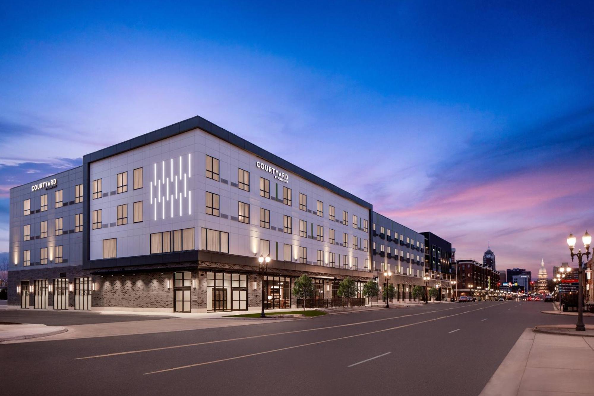 Courtyard By Marriott Lansing Downtown Exterior foto