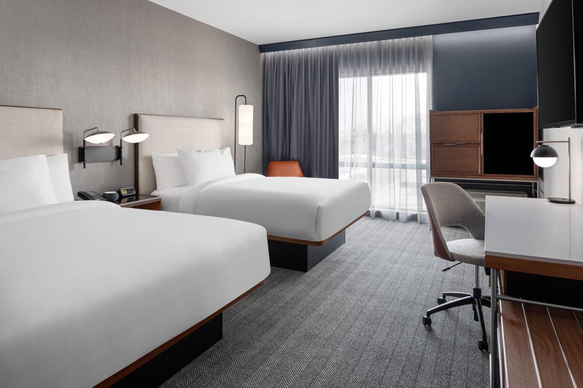 Courtyard By Marriott Lansing Downtown Exterior foto